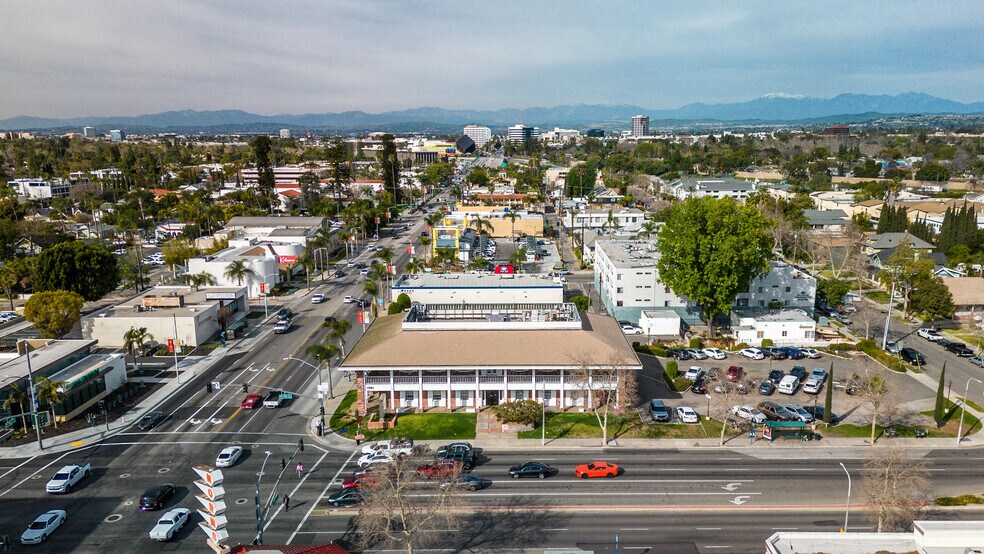 More Photos Of 1701 N Main St, Santa Ana Office For Sale