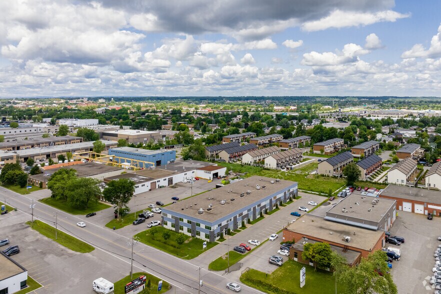 More Photos Of 557-577 Boul du Curé-Boivin, Boisbriand Warehouse For Lease