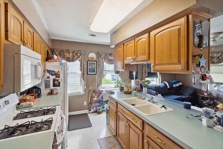 More Photos Of 28080 Waltz Rd, New Boston Restaurant For Sale