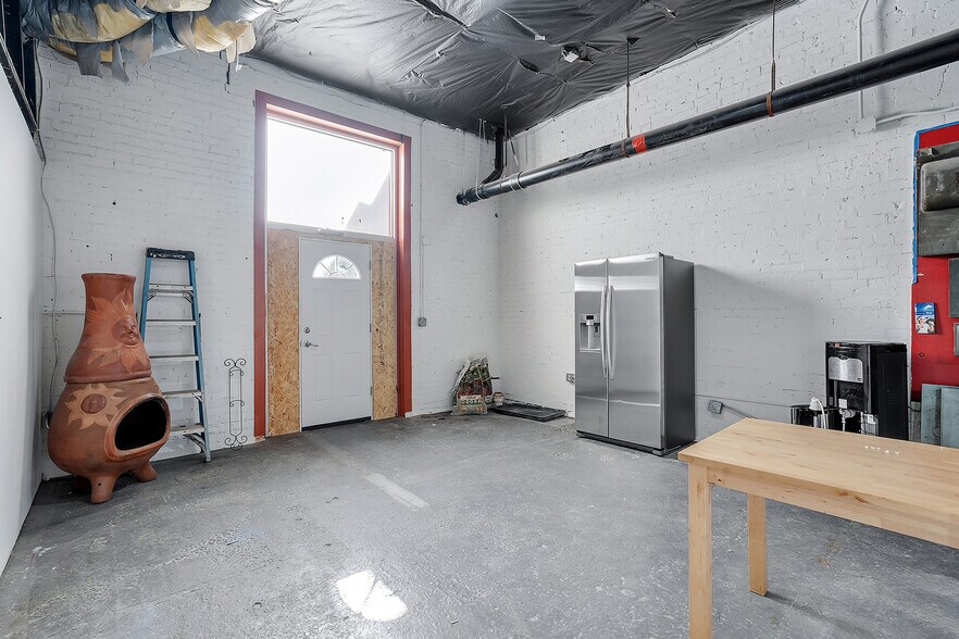 More Photos Of 660 N Thompson St, Portland Showroom For Sale