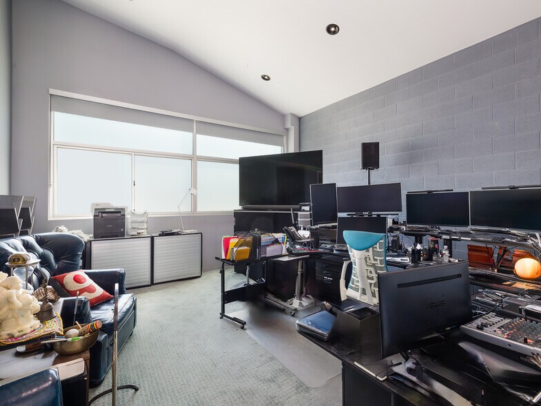 More Photos Of 130 Penn St, El Segundo Loft Creative Space For Sale