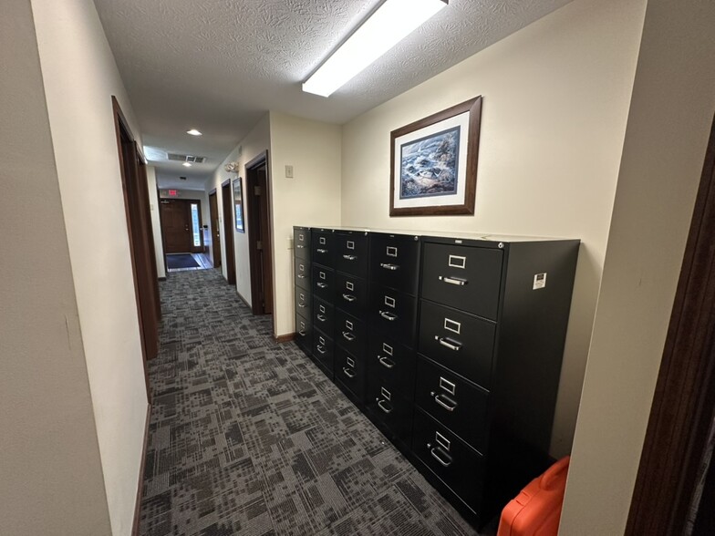 More Photos Of 800 E Franklin St, Dayton Office For Sale