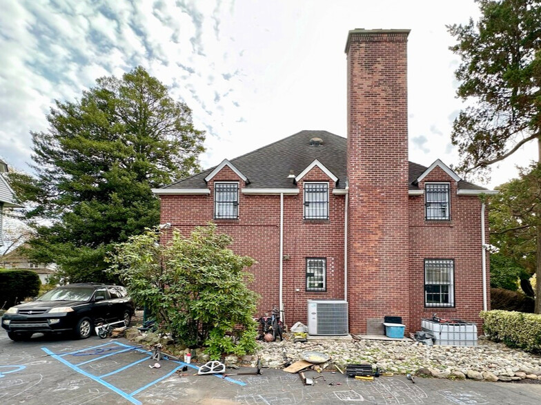 Primary Photo Of 2604 Amboy Rd, Staten Island Healthcare For Lease