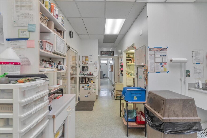 More Photos Of 2143-2145 Taraval St, San Francisco Veterinarian Kennel For Lease