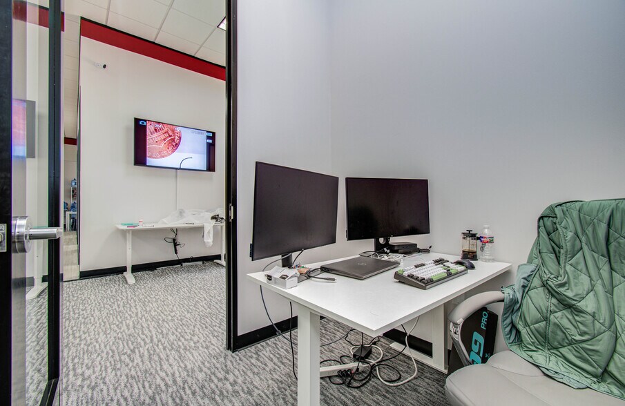 More Photos Of 9330 Kirby Dr, Houston Research And Development For Lease