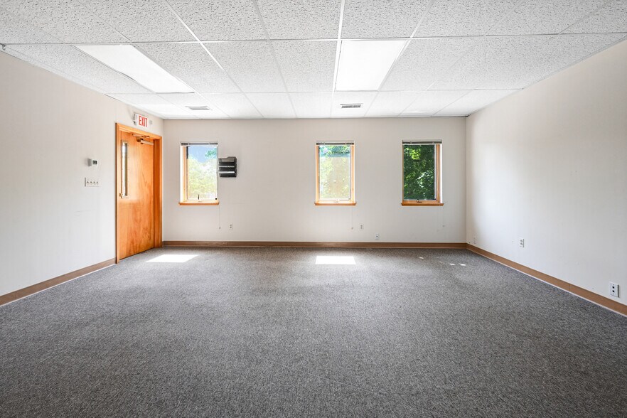 More Photos Of 15 Rockland Ter, Verona Office For Lease
