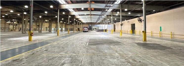 More Photos Of 1042 N Crystal Ave, Benton Harbor Distribution For Lease