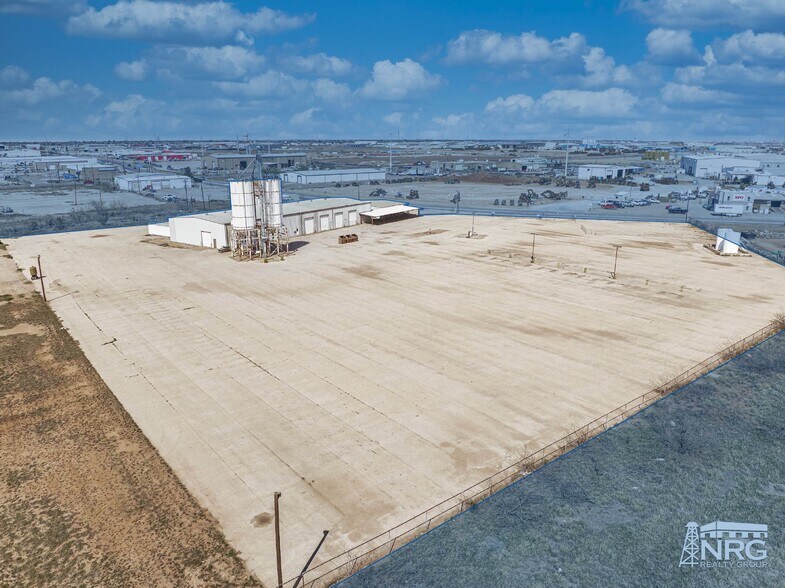 More Photos Of 800 S Meadow Ave, Odessa Warehouse For Sale