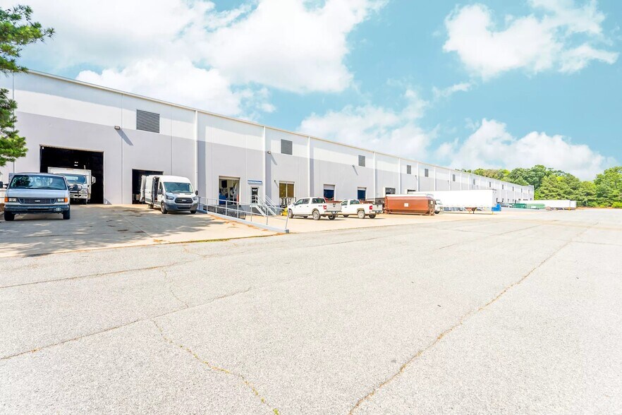 More Photos Of 657 Brigham Rd, Greensboro Unknown For Lease