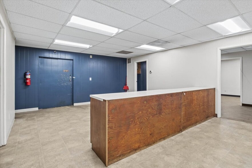 More Photos Of 890 N Main St, Independence Warehouse For Sale