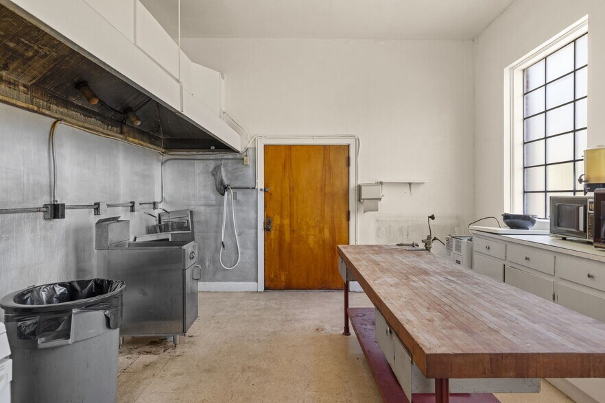 More Photos Of 419 N Raleigh Ave, Sheffield Specialty For Sale