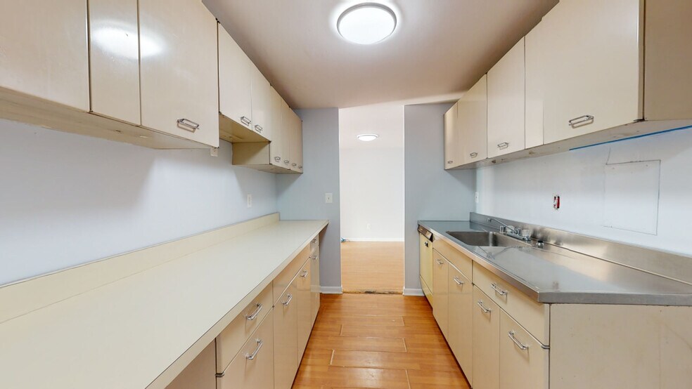 More Photos Of 4600 Duke St, Alexandria Apartments For Sale