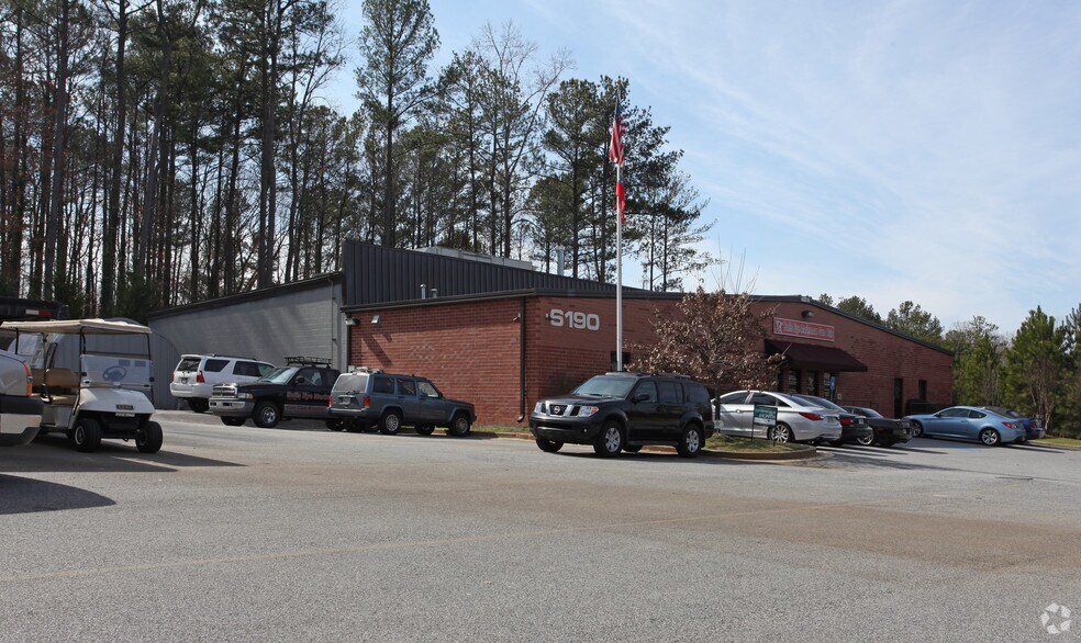 More Photos Of 6190 Parkway North Dr, Cumming Light Distribution For Sale