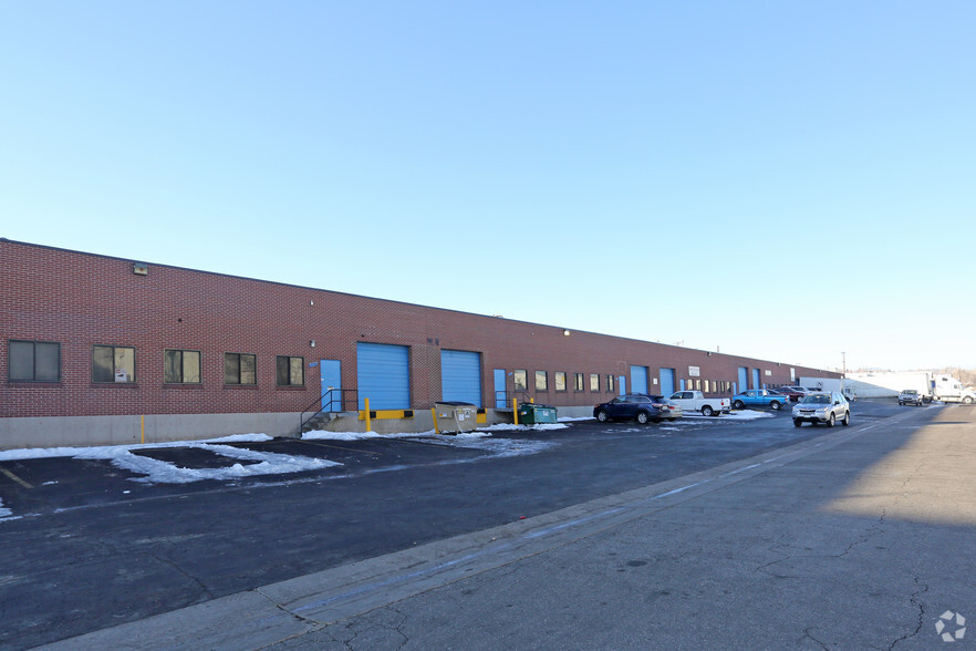 Primary Photo Of 2506-2596 W Barberry Pl, Denver Warehouse For Lease