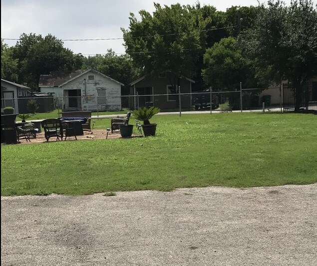 More Photos Of 4705 Lyons Ave, Houston Religious Facility For Sale