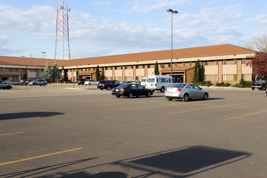 More Photos Of 913 W Holmes Rd, Lansing Medical For Sale