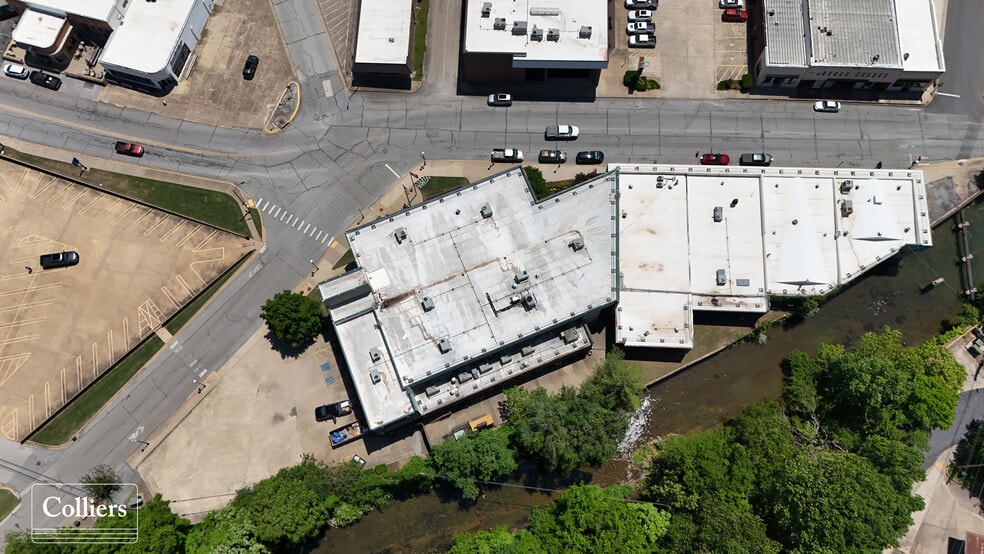 More Photos Of 305 E Main St, Siloam Springs Office For Sale