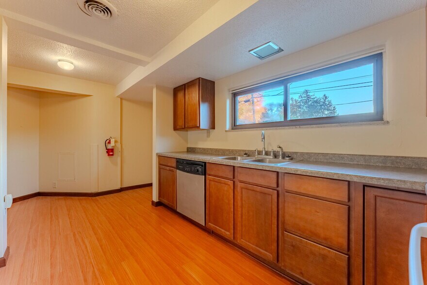 More Photos Of 508 N Broadway, Peru Office For Sale