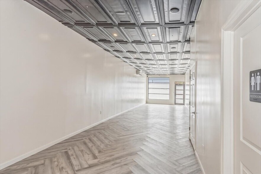 More Photos Of 6717 Myrtle Ave, Glendale Storefront Retail Residential For Sale