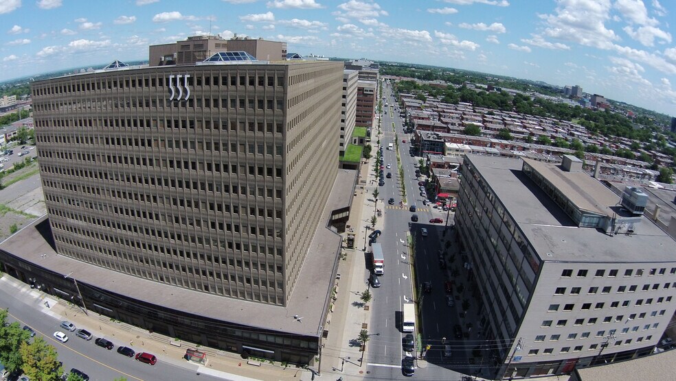 More Photos Of 555 Rue Chabanel O, Montréal Office For Sale