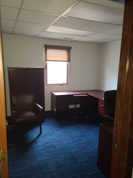 More Photos Of 221 Mineola Blvd, Mineola Office For Lease
