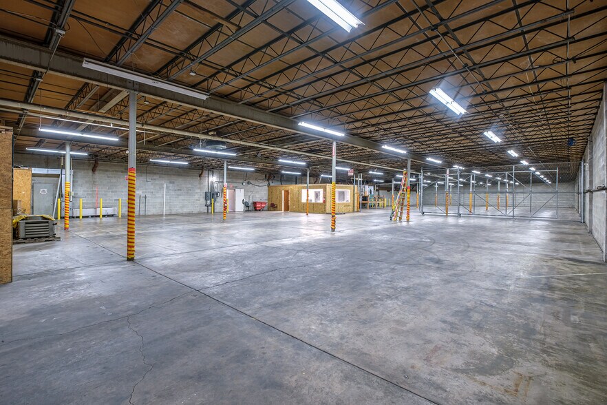 More Photos Of 4115 N 6th St, Harrisburg Warehouse For Lease