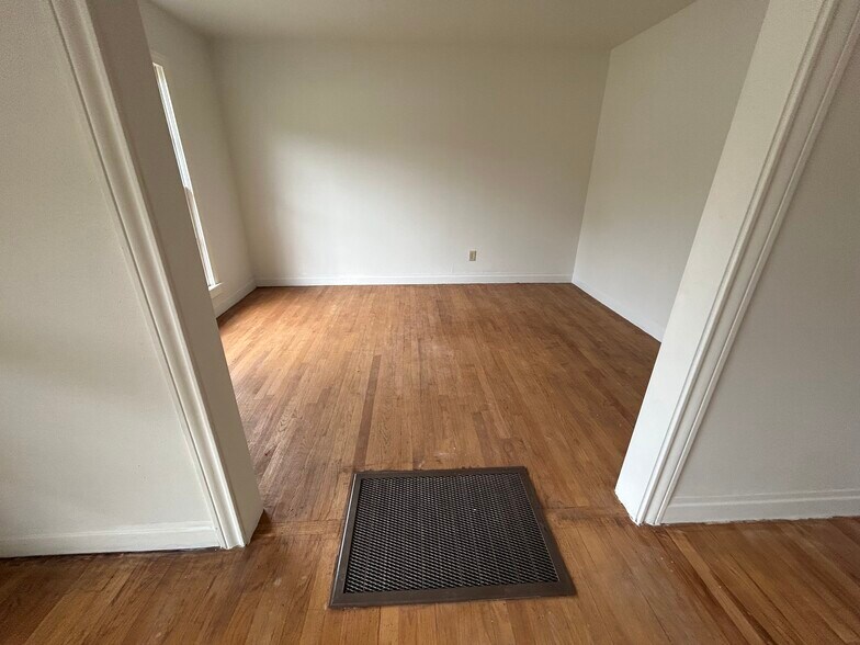 More Photos Of 404 N Henderson Blvd, Kilgore Office For Lease