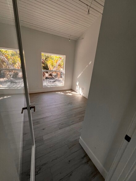 More Photos Of 2407 Periwinkle Way, Sanibel Unknown For Lease