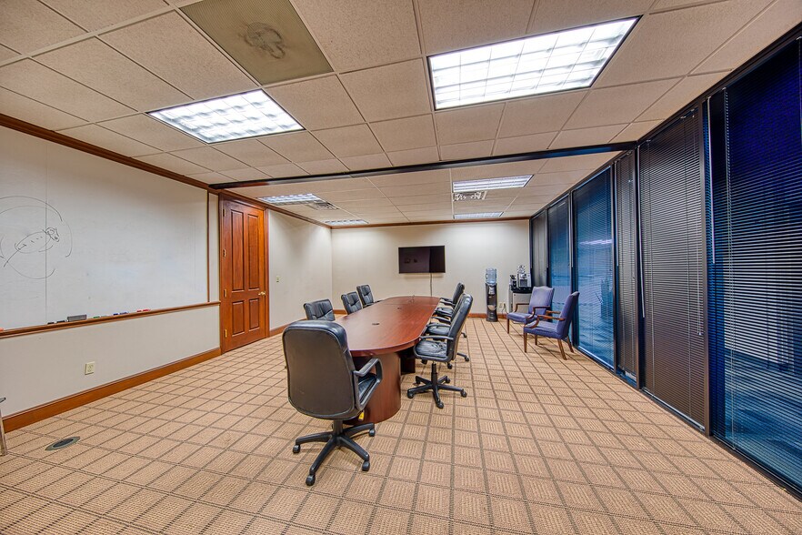 More Photos Of 1300 N Sam Houston Pky E, Houston Office Residential For Lease