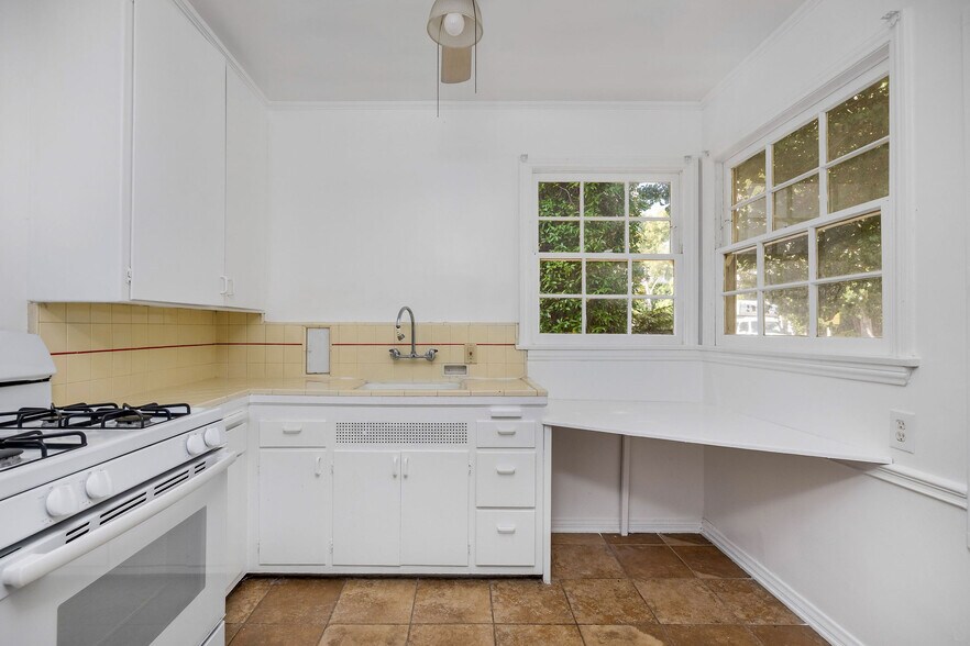 More Photos Of 10370-10372 1/2 Ashton Ave, Los Angeles Apartments For Sale