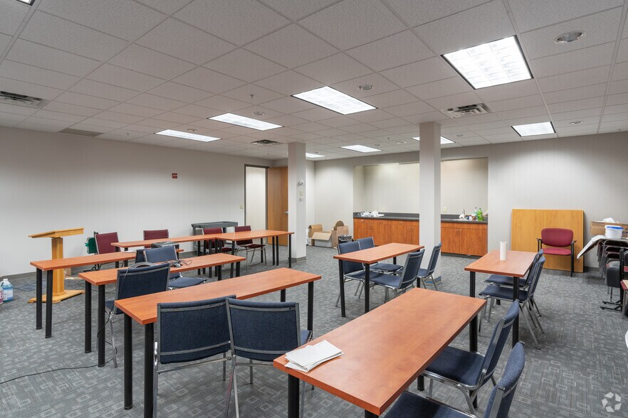 More Photos Of 1122 Longford Rd, Oaks Warehouse For Lease