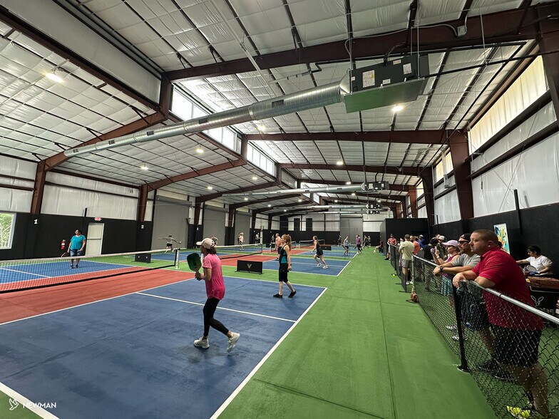 More Photos Of 1617 N Loop 336 E, Conroe Warehouse For Sale