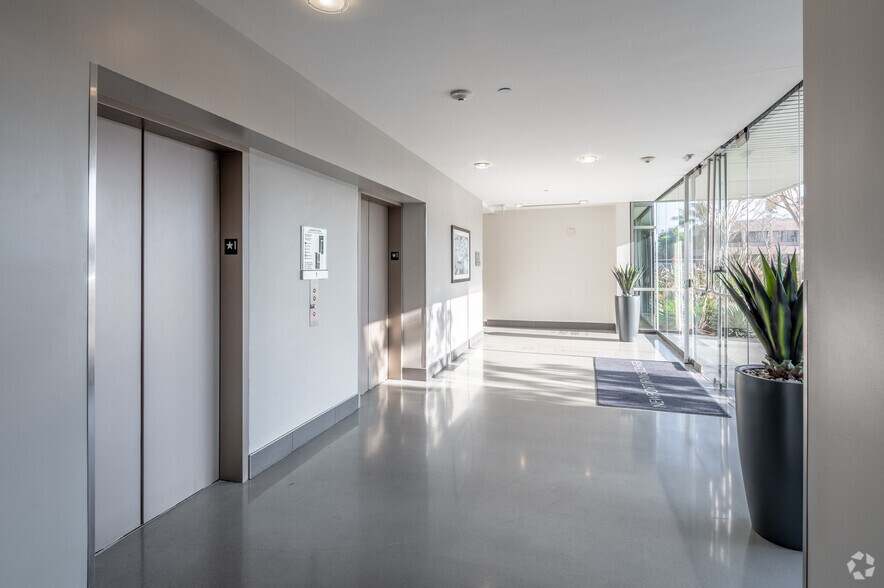 More Photos Of 3300 Irvine Ave, Newport Beach Medical For Lease