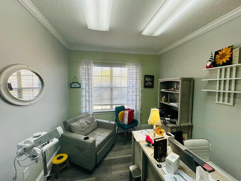 More Photos Of 6817 Southpoint Pky, Jacksonville Medical For Sale
