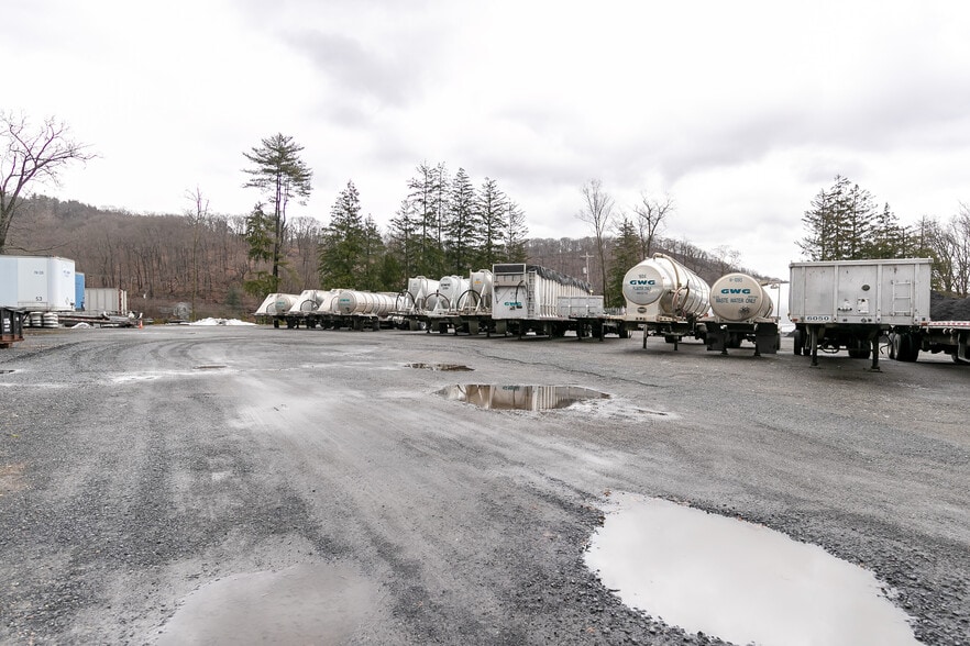 More Photos Of 56 US 46 Hwy, Columbia Distribution For Lease