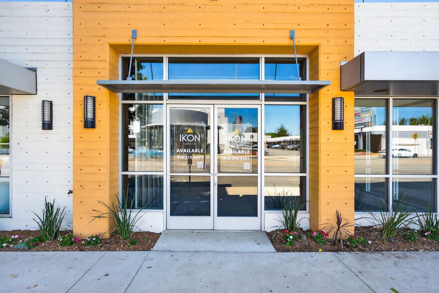 More Photos Of 16710 Ventura Blvd, Encino Apartments For Lease