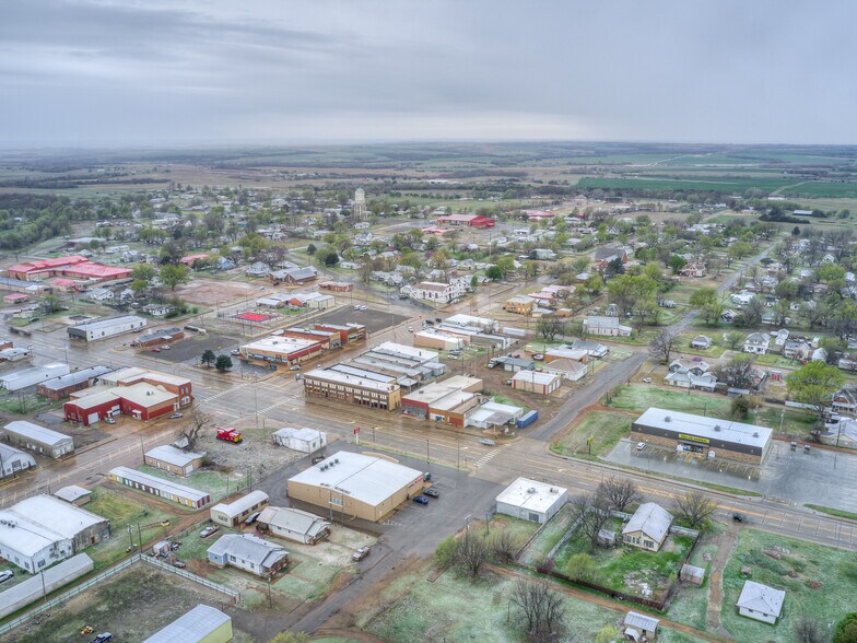 More Photos Of 200 N Broadway Ave, Geary Convenience Store For Sale