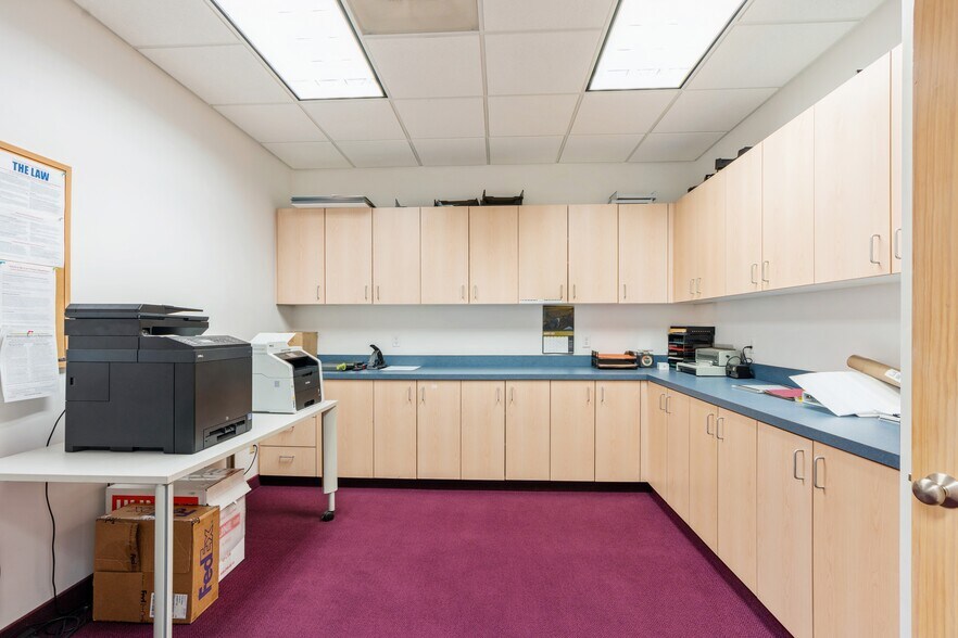 More Photos Of 2200 Gannett Ave, Des Moines Office For Sale
