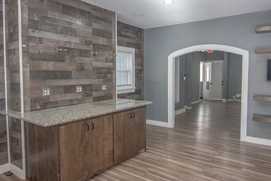 More Photos Of 2208 Austin Ave, Brownwood Flex For Sale