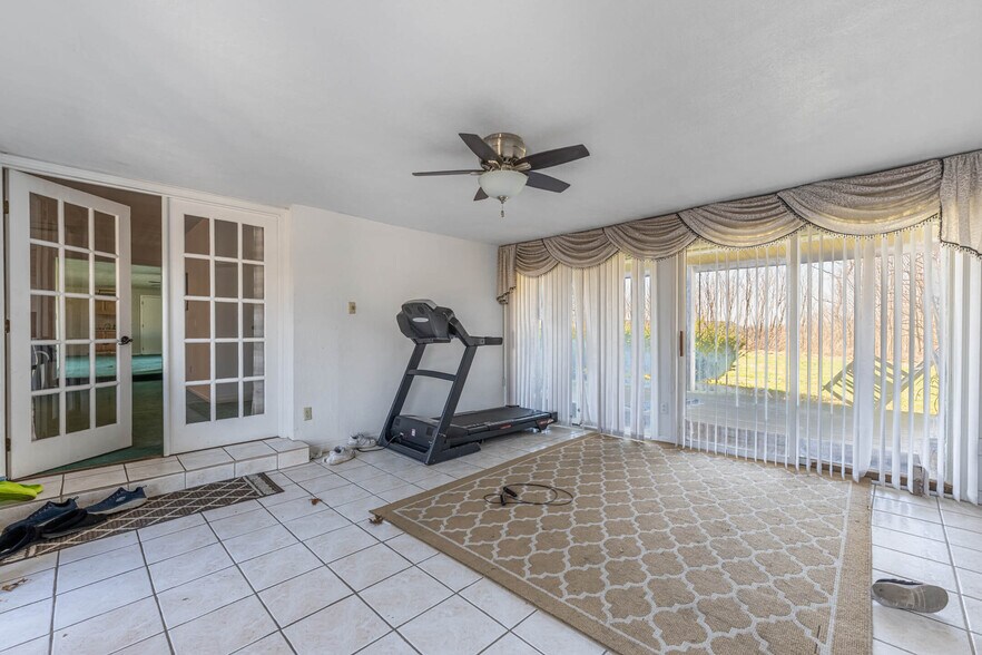 More Photos Of 5174 Hamilton Middletown Rd, Hamilton Light Distribution For Sale