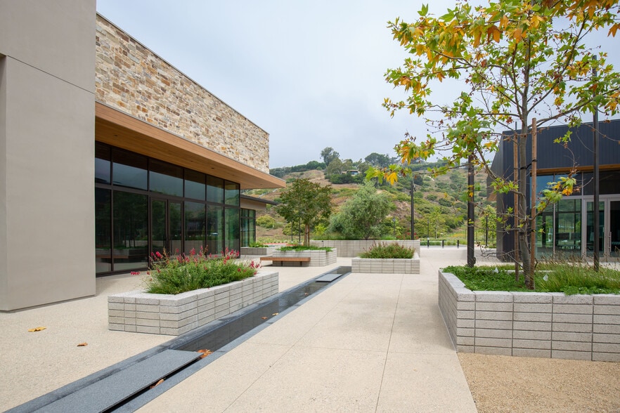 More Photos Of 23465 Civic Center Way, Malibu Unknown For Lease