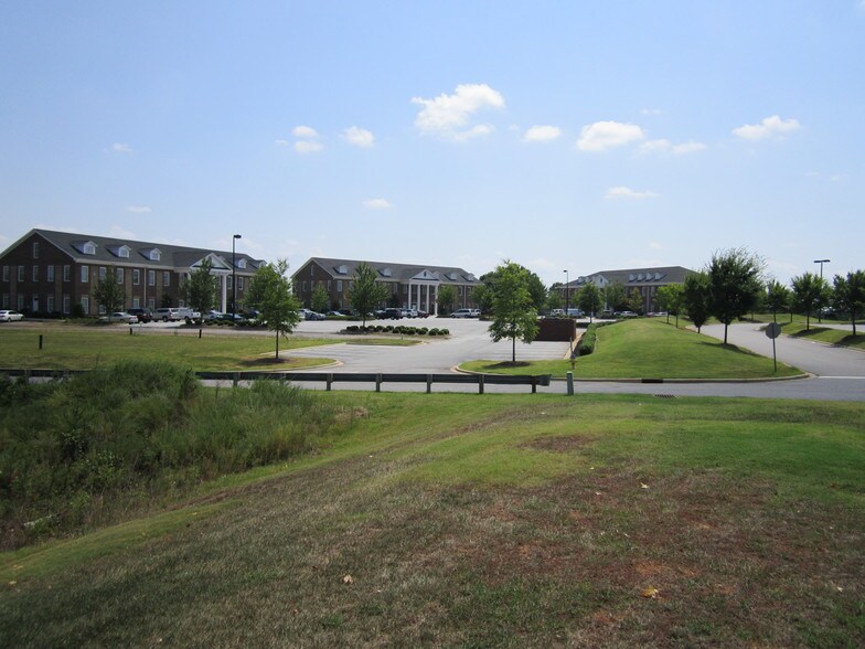 More Photos Of 114 Morlake Dr, Mooresville Medical For Lease