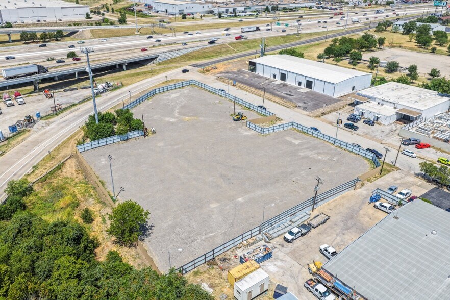 More Photos Of 813 Southway Cir, Fort Worth Warehouse For Lease