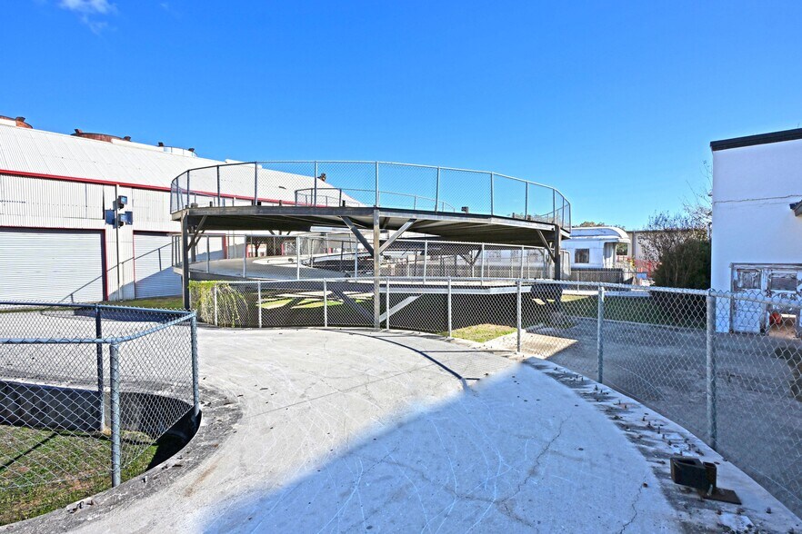 More Photos Of 1123 Bowie St, Seguin Warehouse For Sale