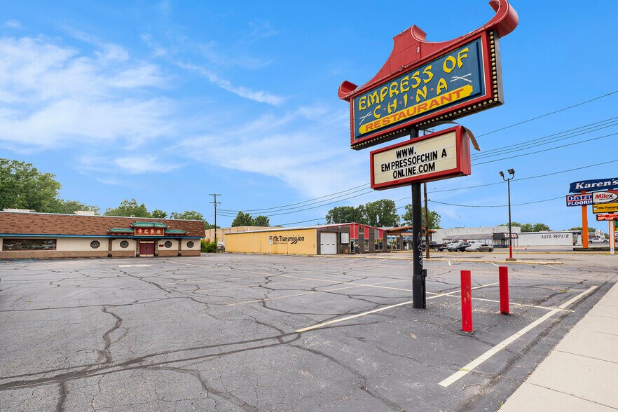 More Photos Of 2320 S Dort Hwy, Flint Restaurant For Sale