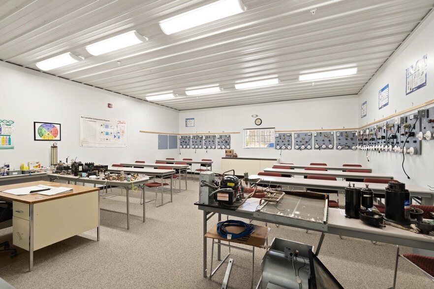 More Photos Of 109 Towle Farm Rd, Hampton Industrial For Sale