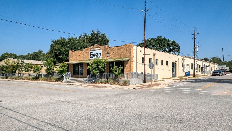More Photos Of 2302 Main St, Waller Office For Sale