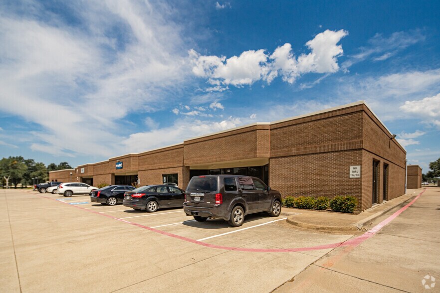 More Photos Of 1313 Valwood Pky, Carrollton Unknown For Lease