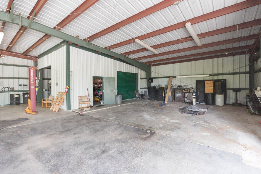 More Photos Of 13815 21st St, Dade City Auto Dealership For Sale