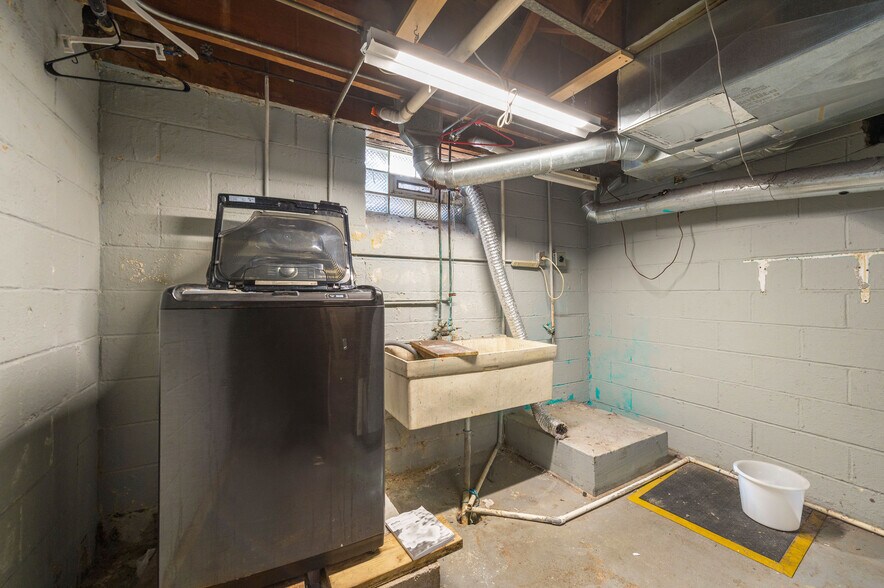 More Photos Of 5203 Turney Rd, Garfield Heights Bar For Sale